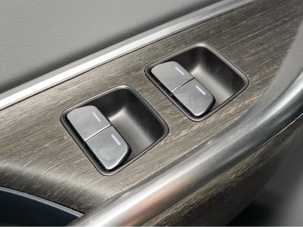 2025 Lucid Air view 7