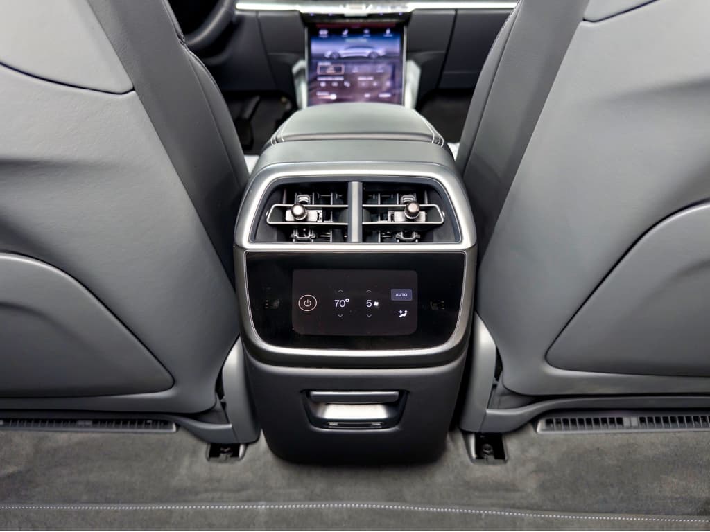 2025 Lucid Air view 22