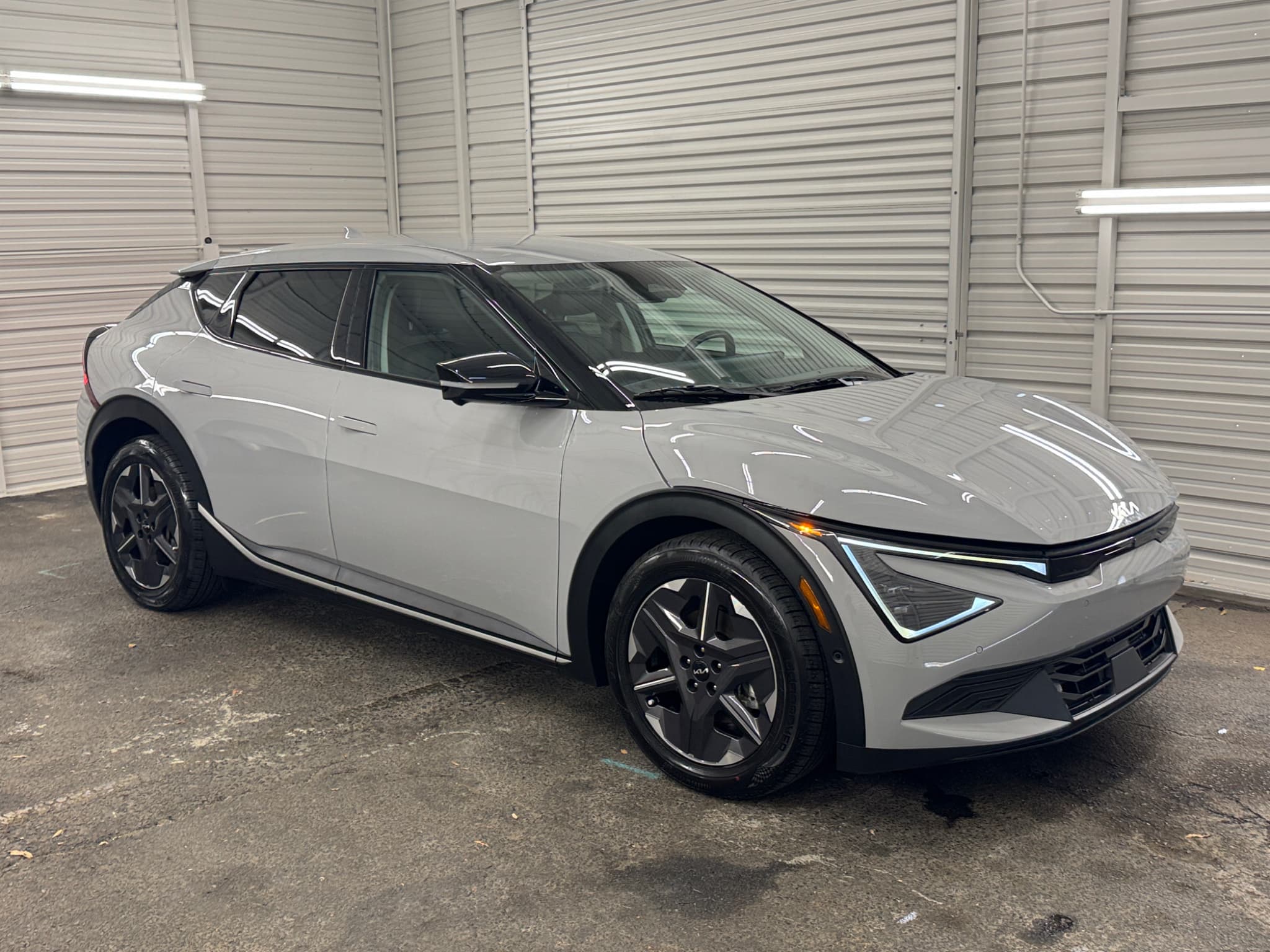 2025 Kia EV6 view 4