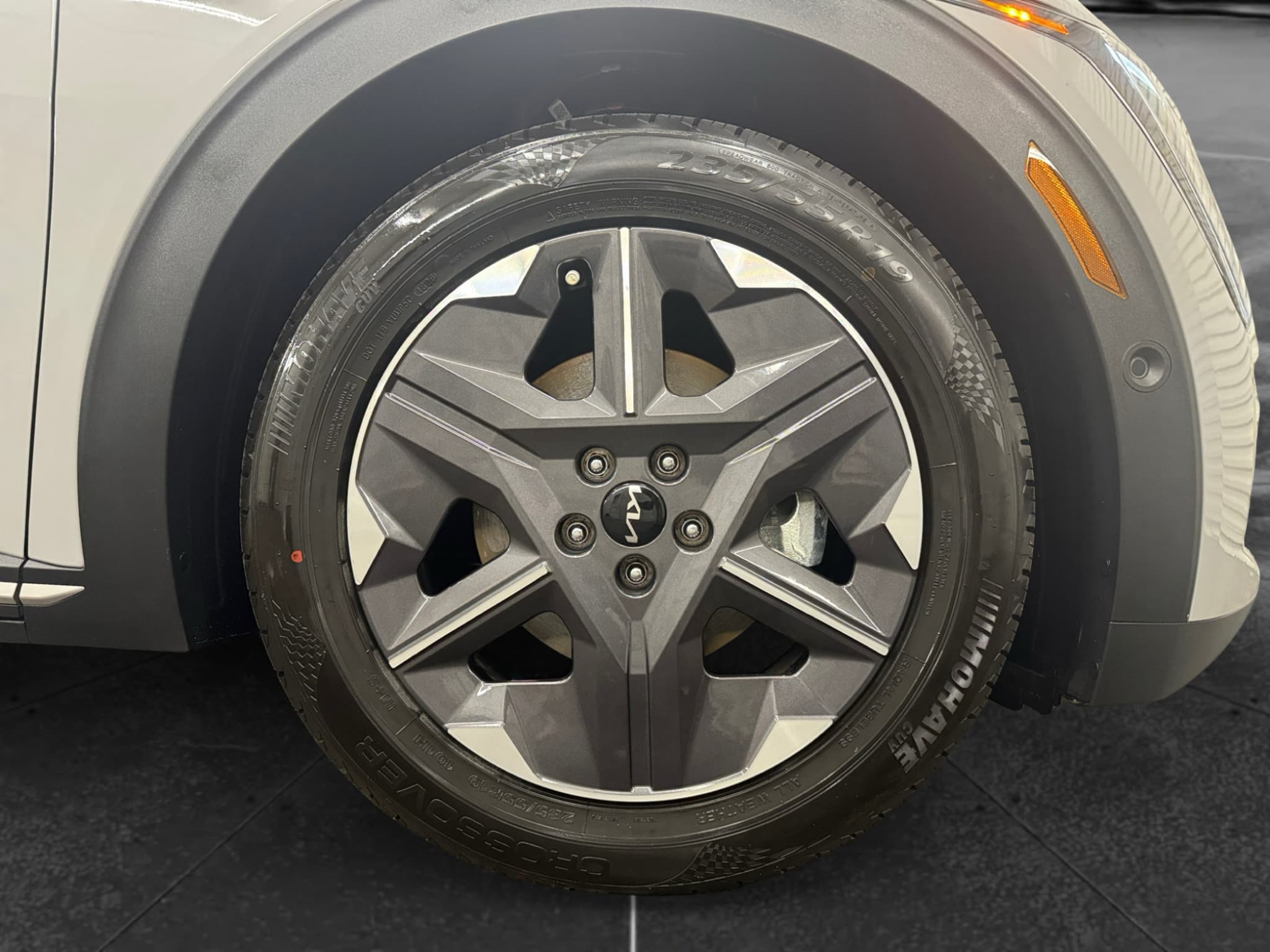 2025 Kia EV6 view 37