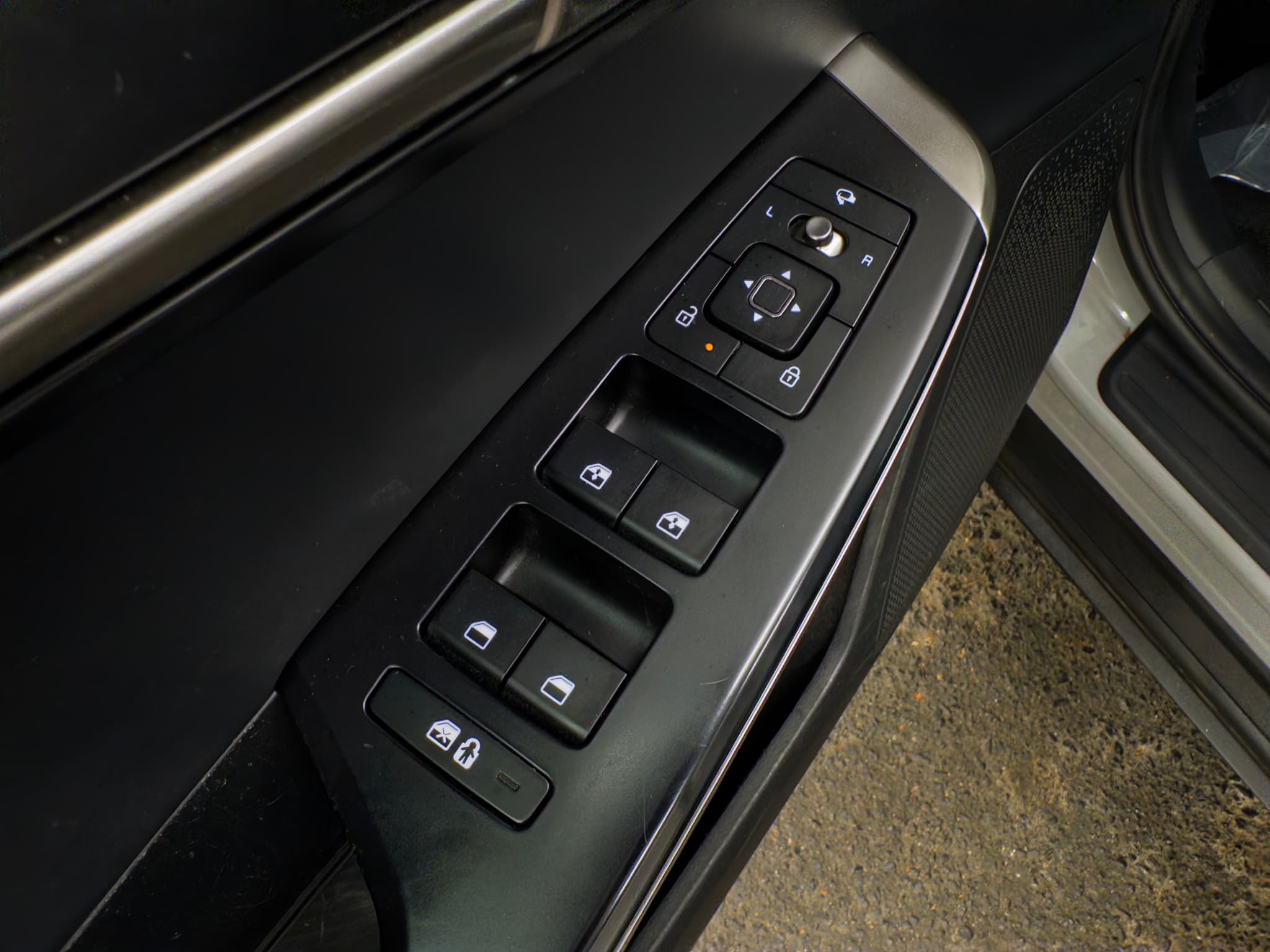 2025 Kia EV6 view 7