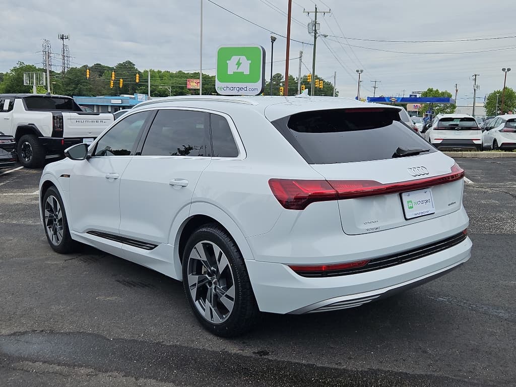 2021 Audi e-tron view 2