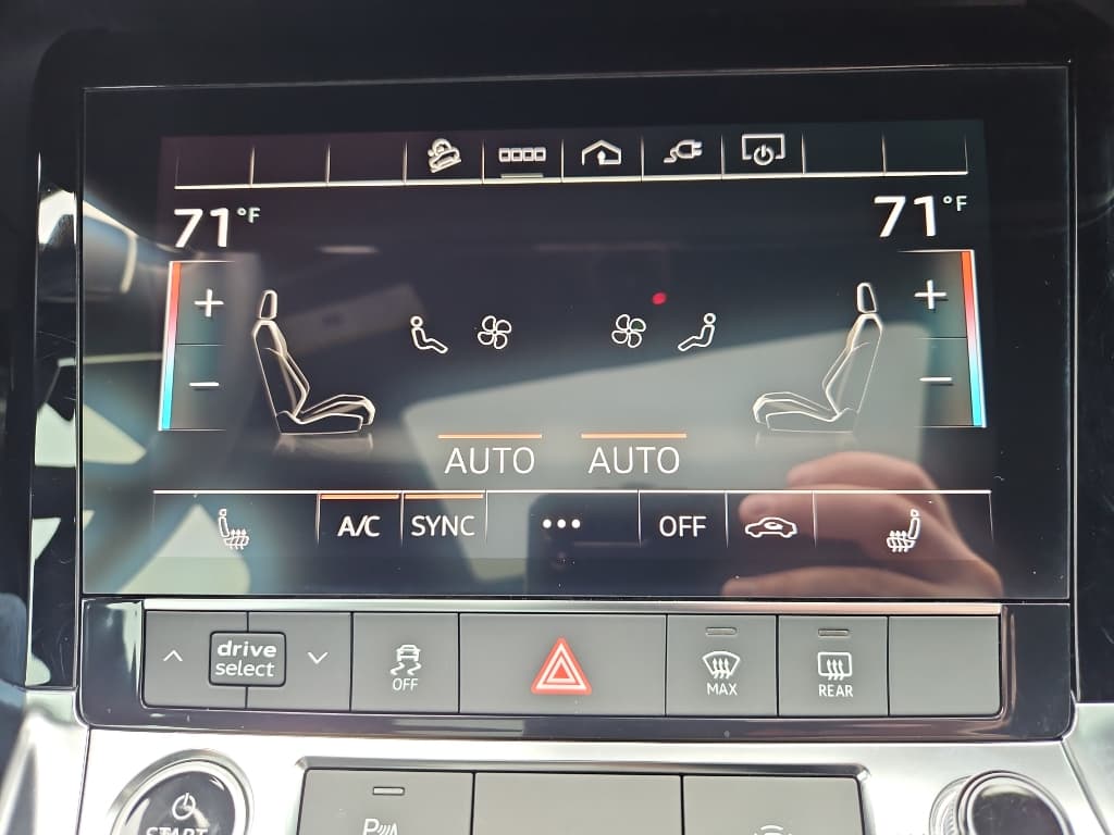 2021 Audi e-tron view 12