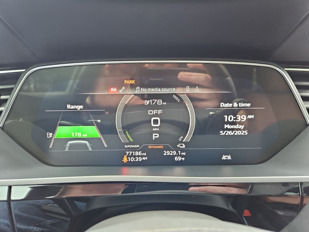 2021 Audi e-tron view 10