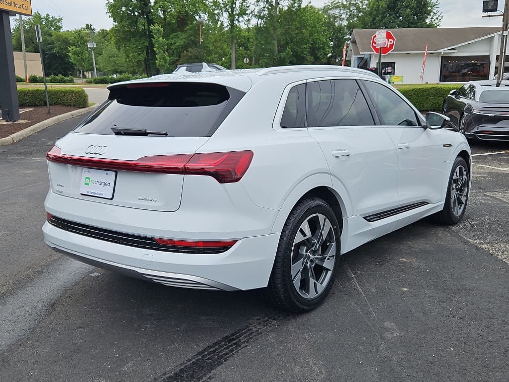 2021 Audi e-tron view 3
