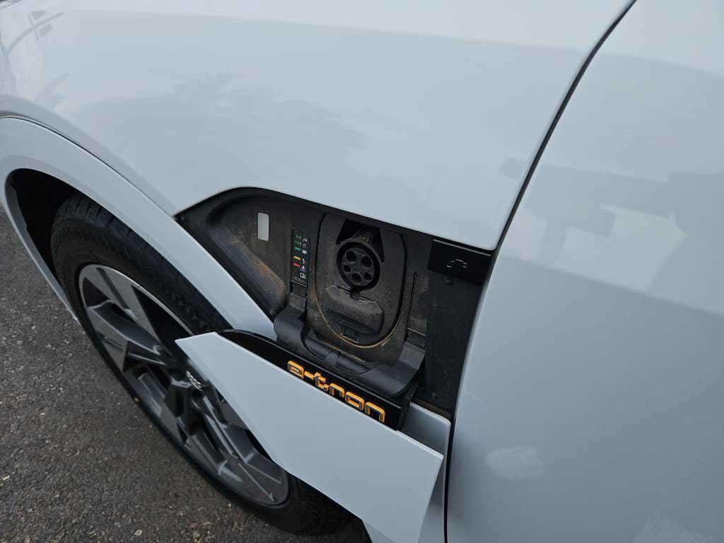 2021 Audi e-tron view 5