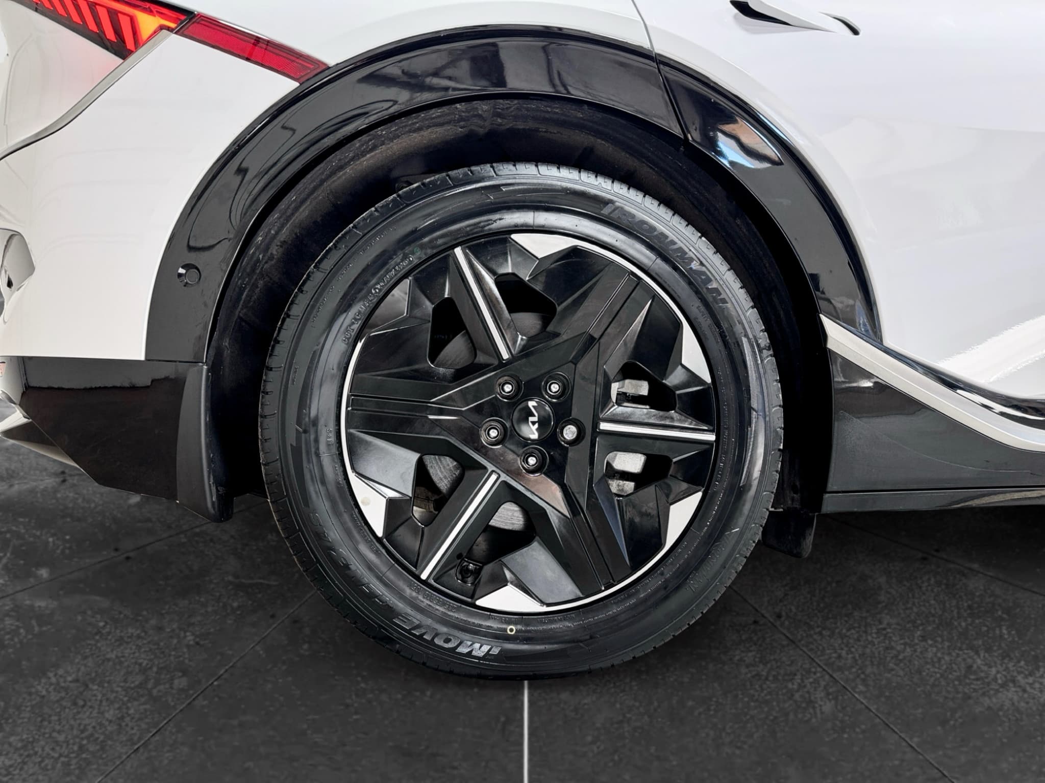 2025 Kia EV6 view 35