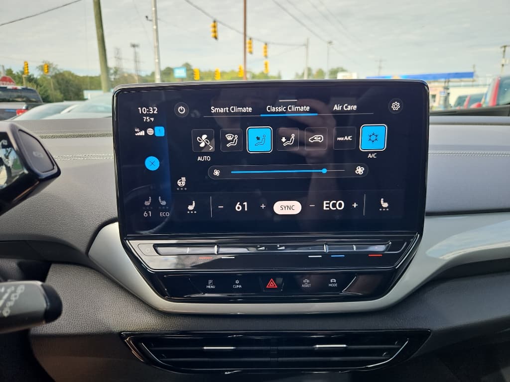 2023 Volkswagen ID.4 view 13