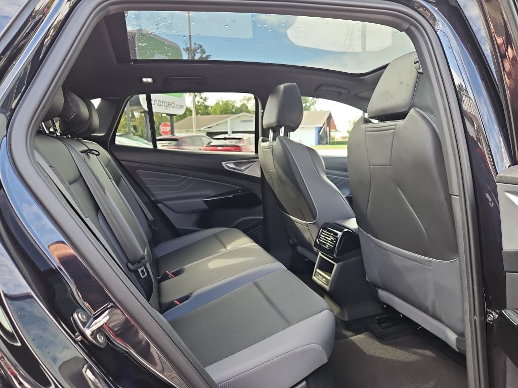 2023 Volkswagen ID.4 view 21