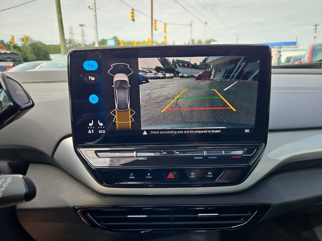 2023 Volkswagen ID.4 view 15