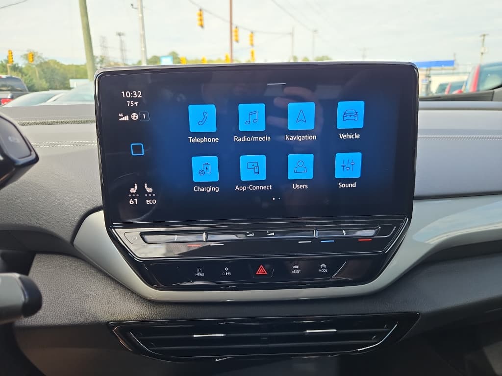 2023 Volkswagen ID.4 view 9