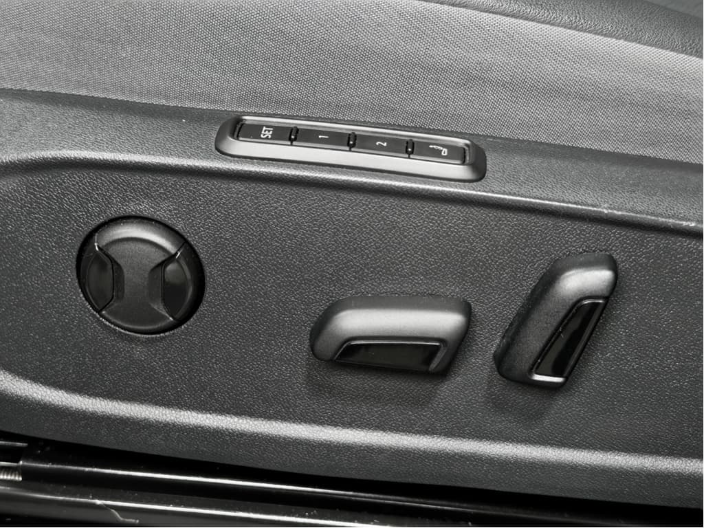 2023 Volkswagen ID.4 view 7