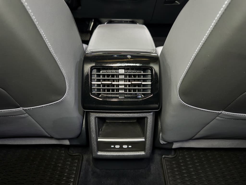 2023 Volkswagen ID.4 view 20