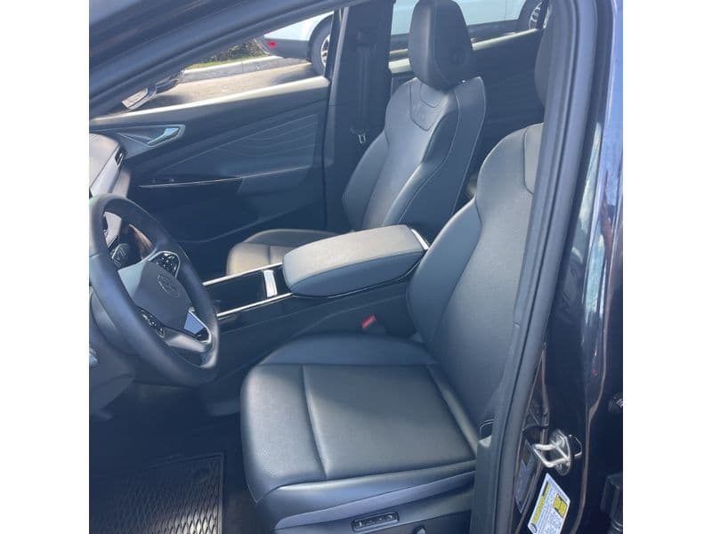 2023 Volkswagen ID.4 view 5