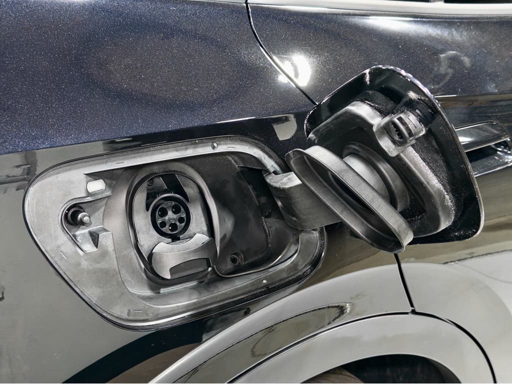 2023 Volkswagen ID.4 view 5