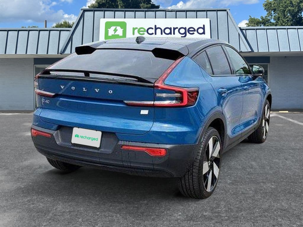 2022 Volvo C40 view 3