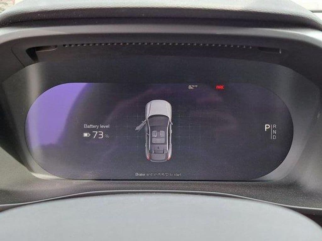 2022 Volvo C40 view 6