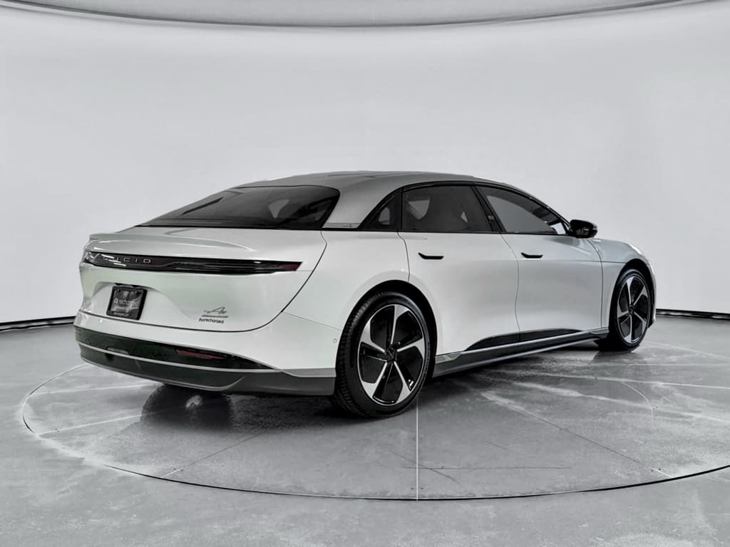 2023 Lucid Air view 3