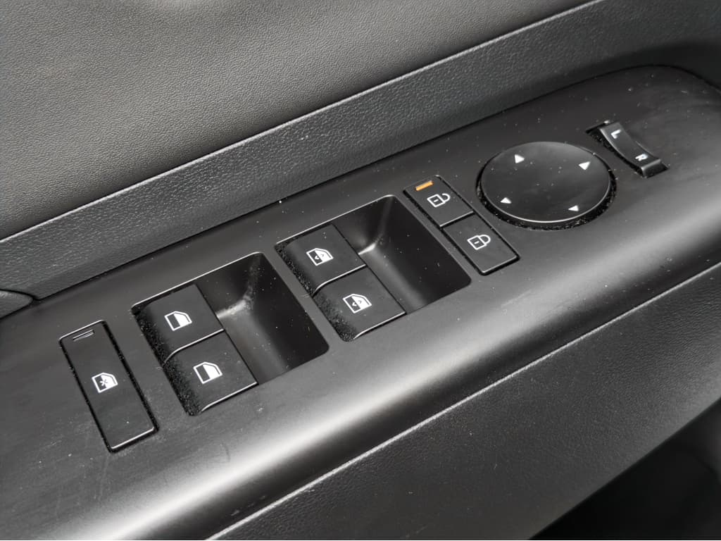 2024 Hyundai Kona view 8