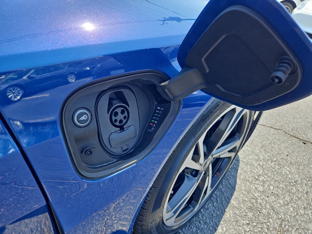 2022 Audi e-tron GT view 5