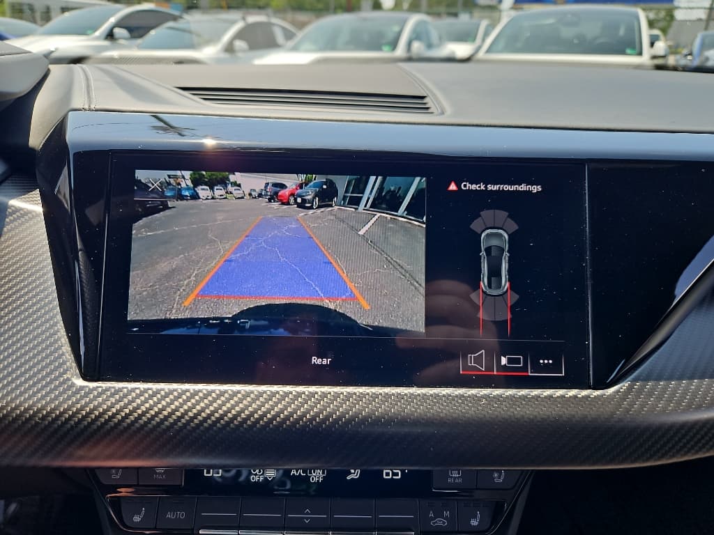 2022 Audi e-tron GT view 11