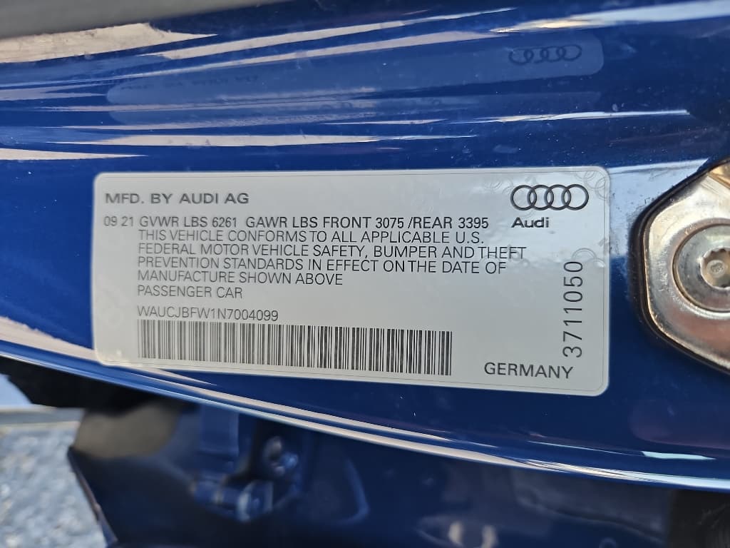 2022 Audi e-tron GT view 25