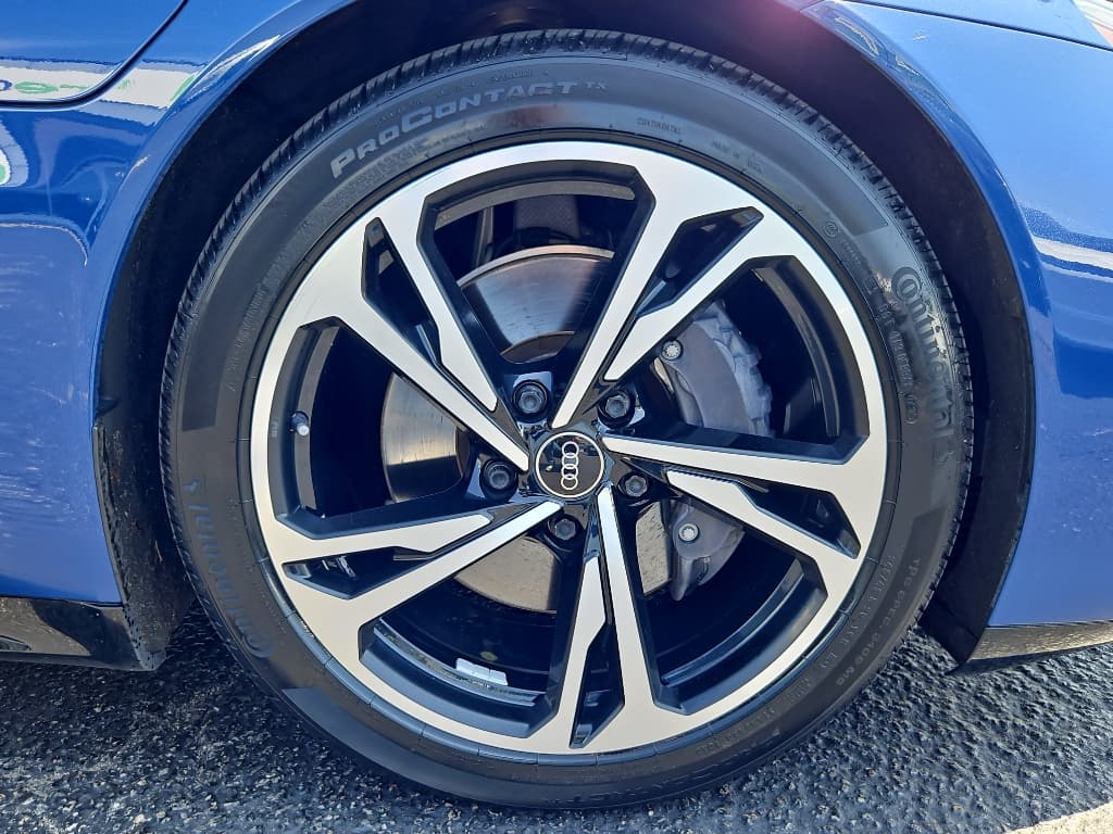 2022 Audi e-tron GT view 33