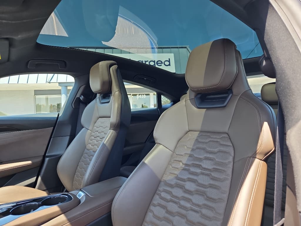 2022 Audi e-tron GT view 20