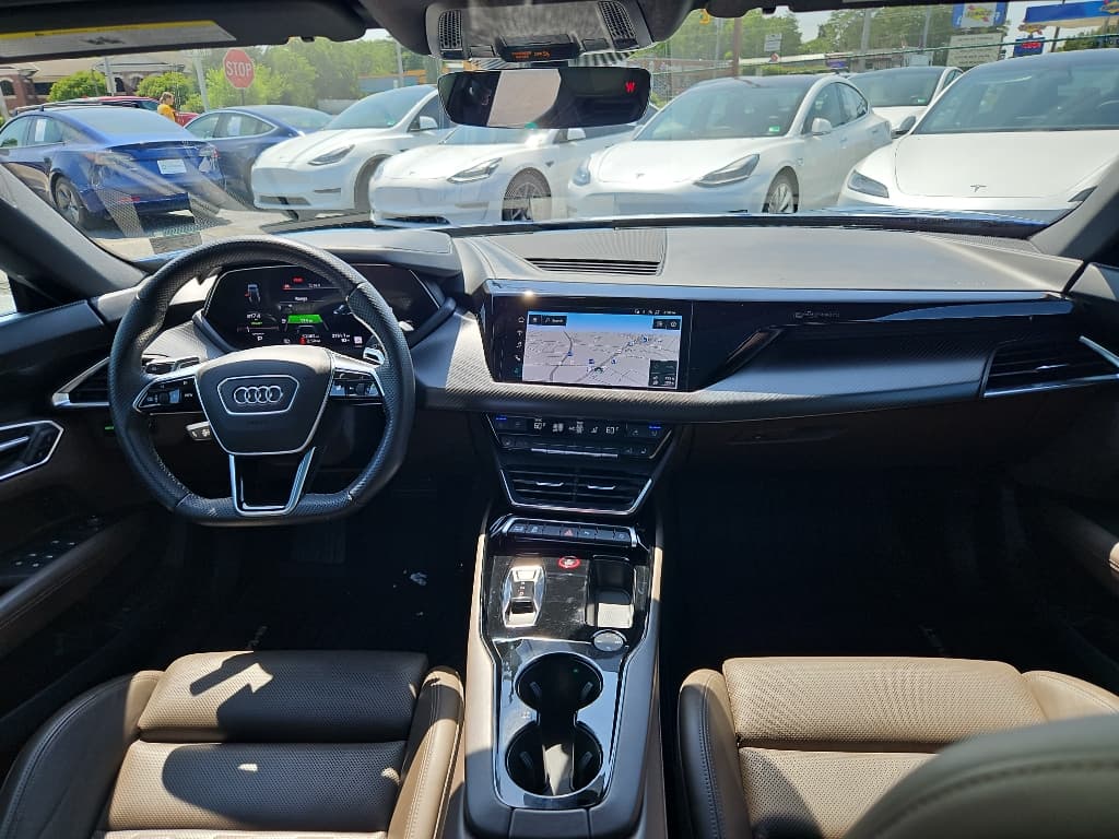 2022 Audi e-tron GT view 15