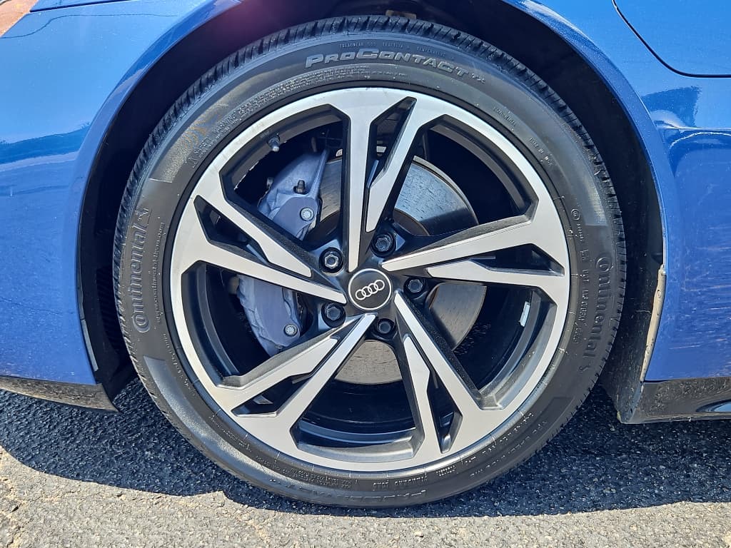 2022 Audi e-tron GT view 27