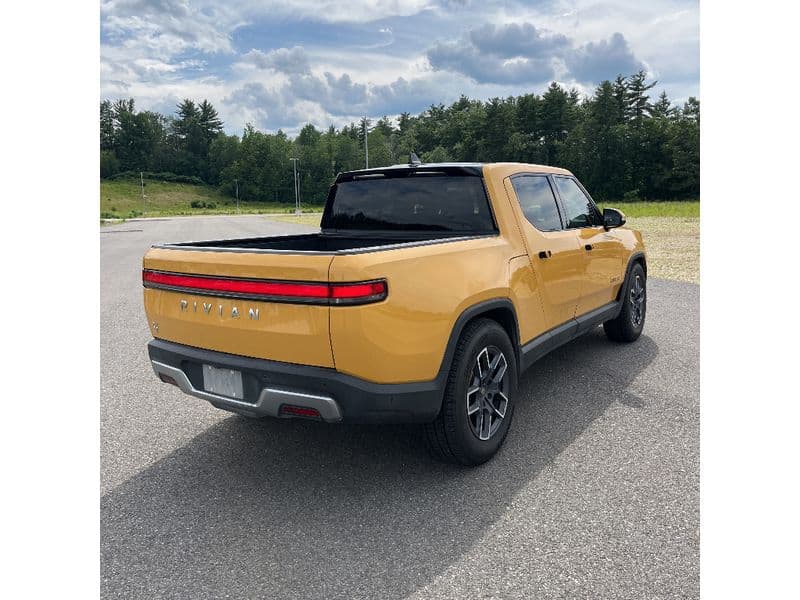 2022 Rivian R1T view 3