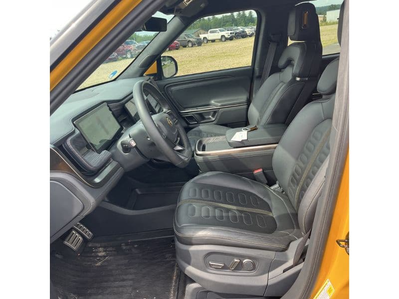 2022 Rivian R1T view 4