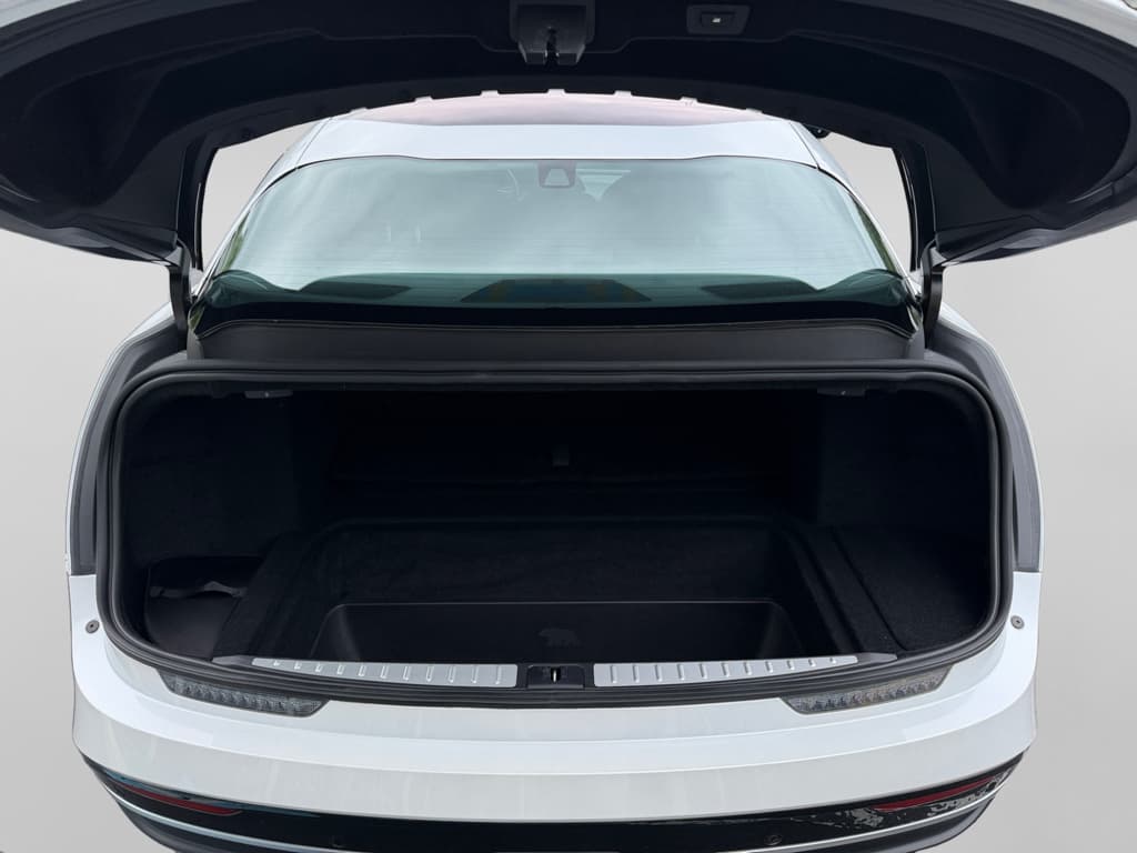2023 Lucid Air view 32