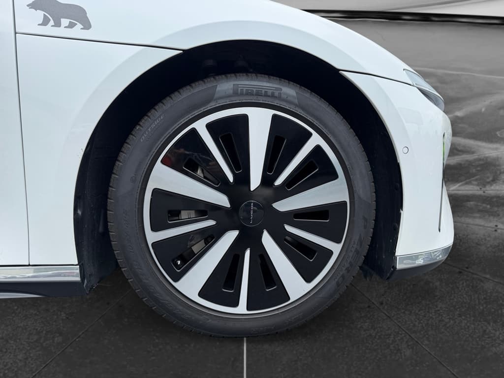 2023 Lucid Air view 40
