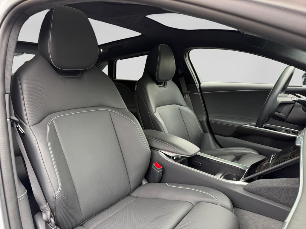 2023 Lucid Air view 21