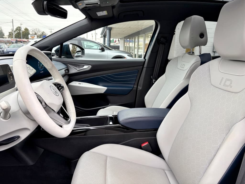 2023 Volkswagen ID.4 view 17