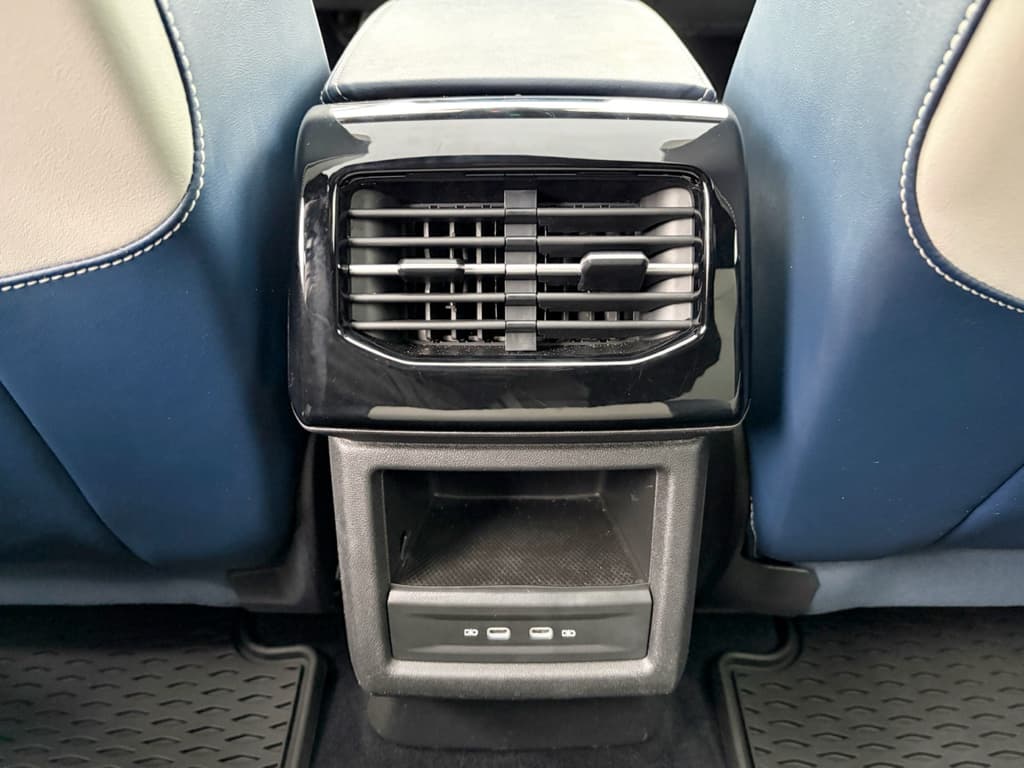 2023 Volkswagen ID.4 view 21