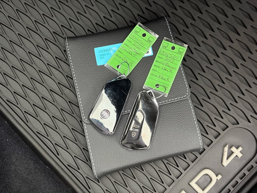 2023 Volkswagen ID.4 view 23