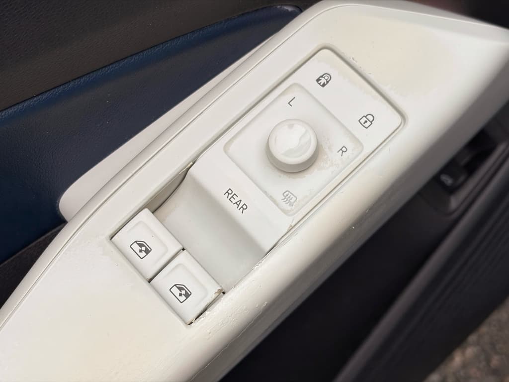 2023 Volkswagen ID.4 view 7