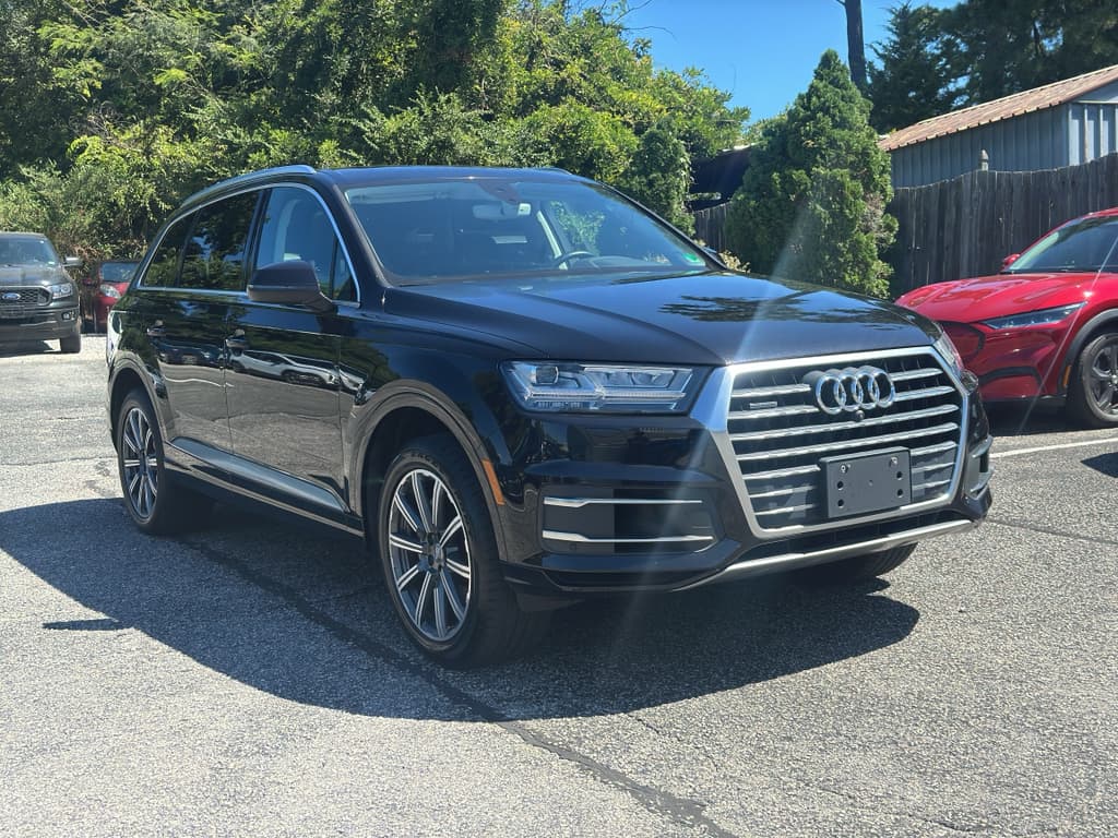 2017 Audi Q7 view 4