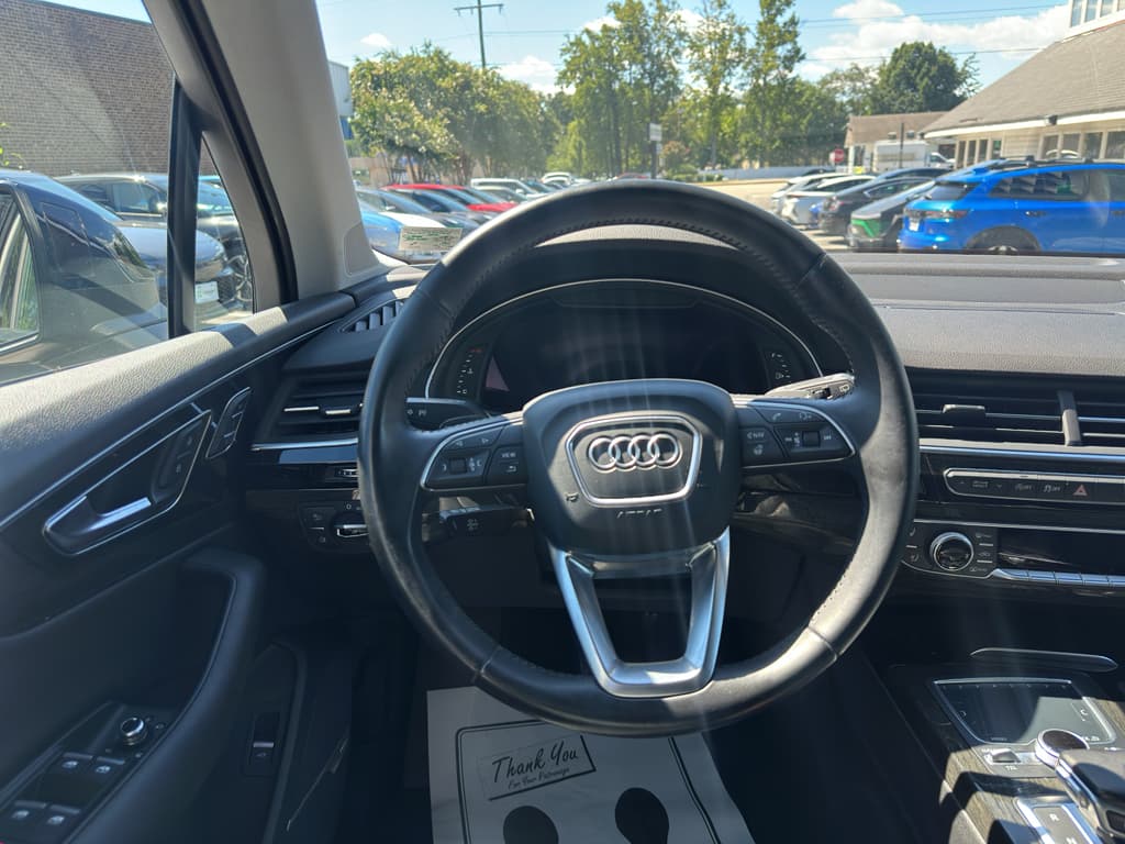 2017 Audi Q7 view 7