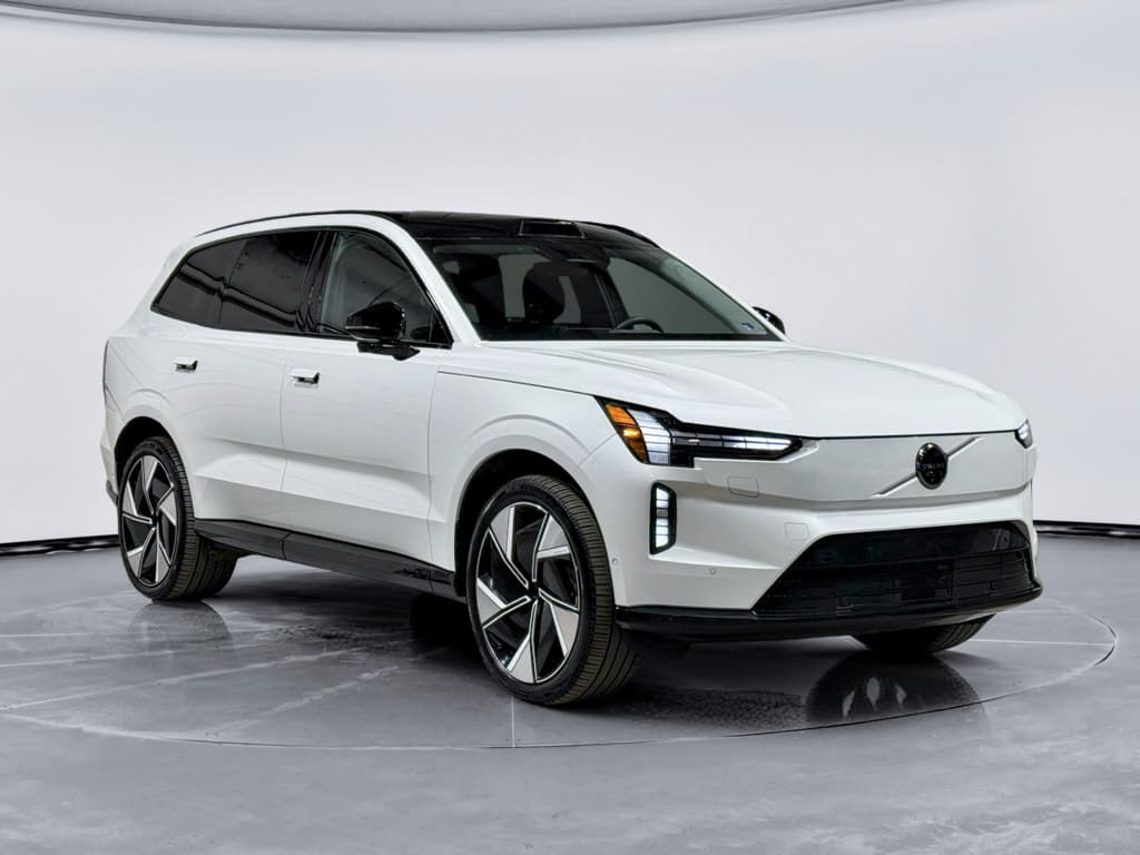 2025 Volvo EX90 view 4