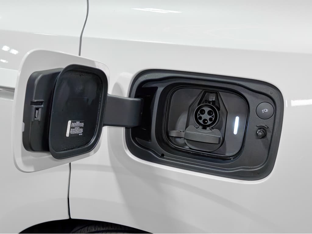 2025 Volvo EX90 view 5