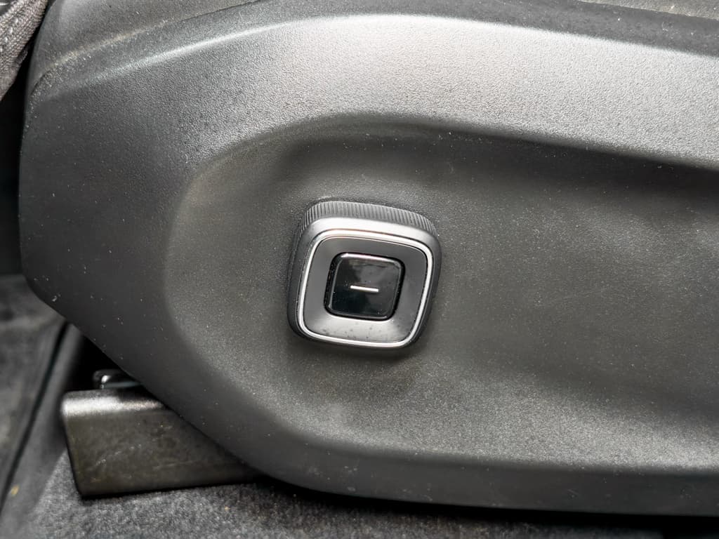 2025 Volvo EX90 view 6