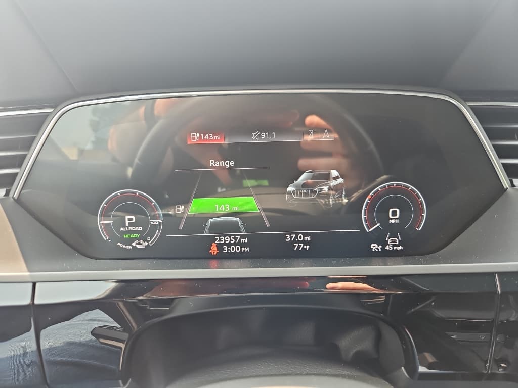 2021 Audi e-tron view 11
