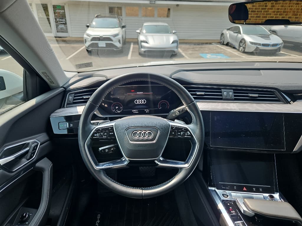 2021 Audi e-tron view 8