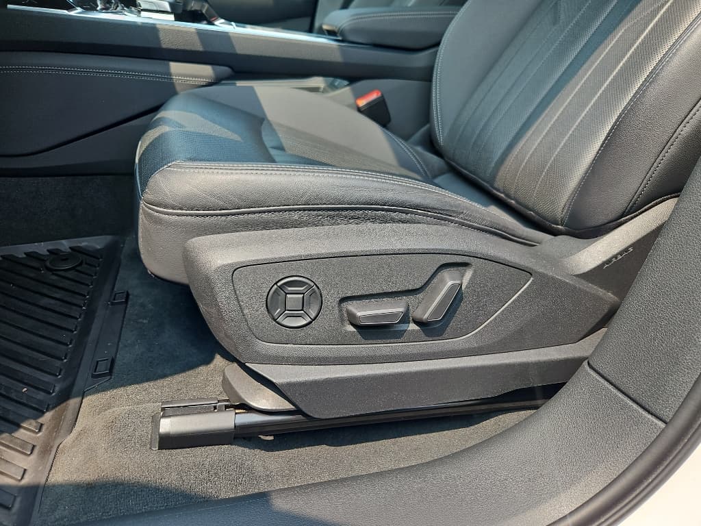 2021 Audi e-tron view 7
