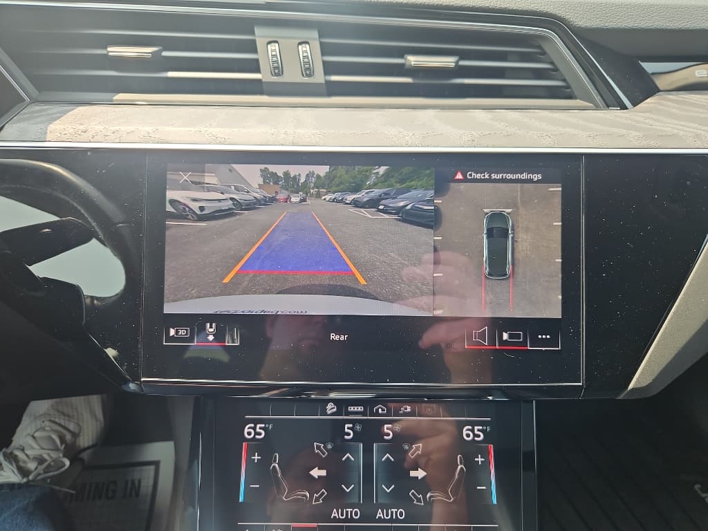 2021 Audi e-tron view 15