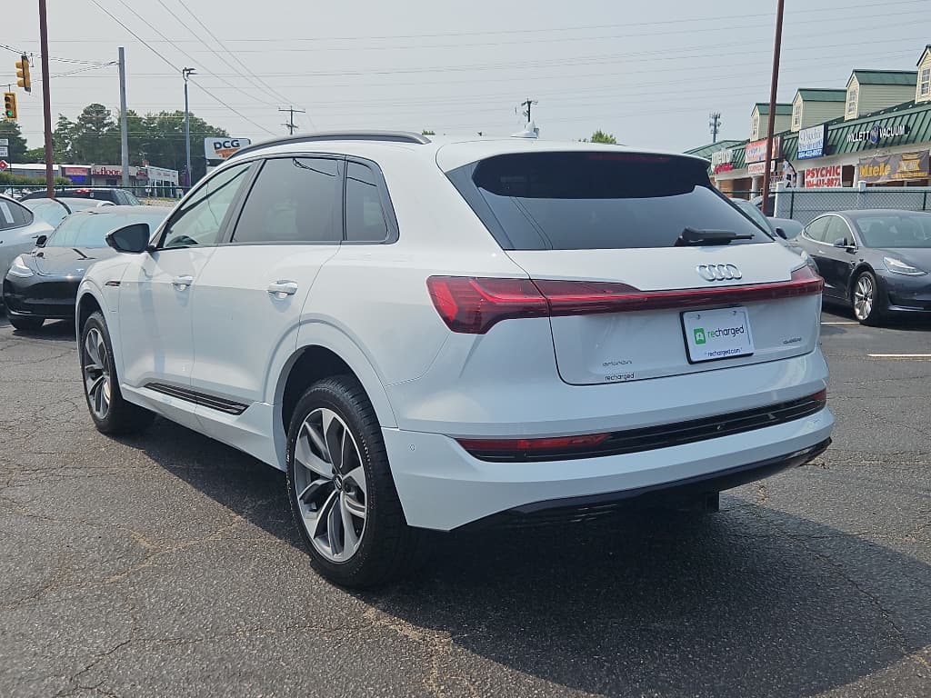 2021 Audi e-tron view 2
