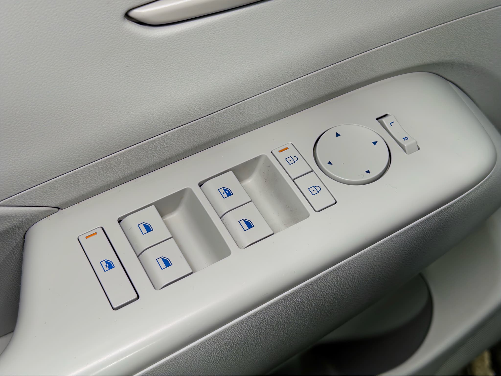 2024 Hyundai Kona view 8